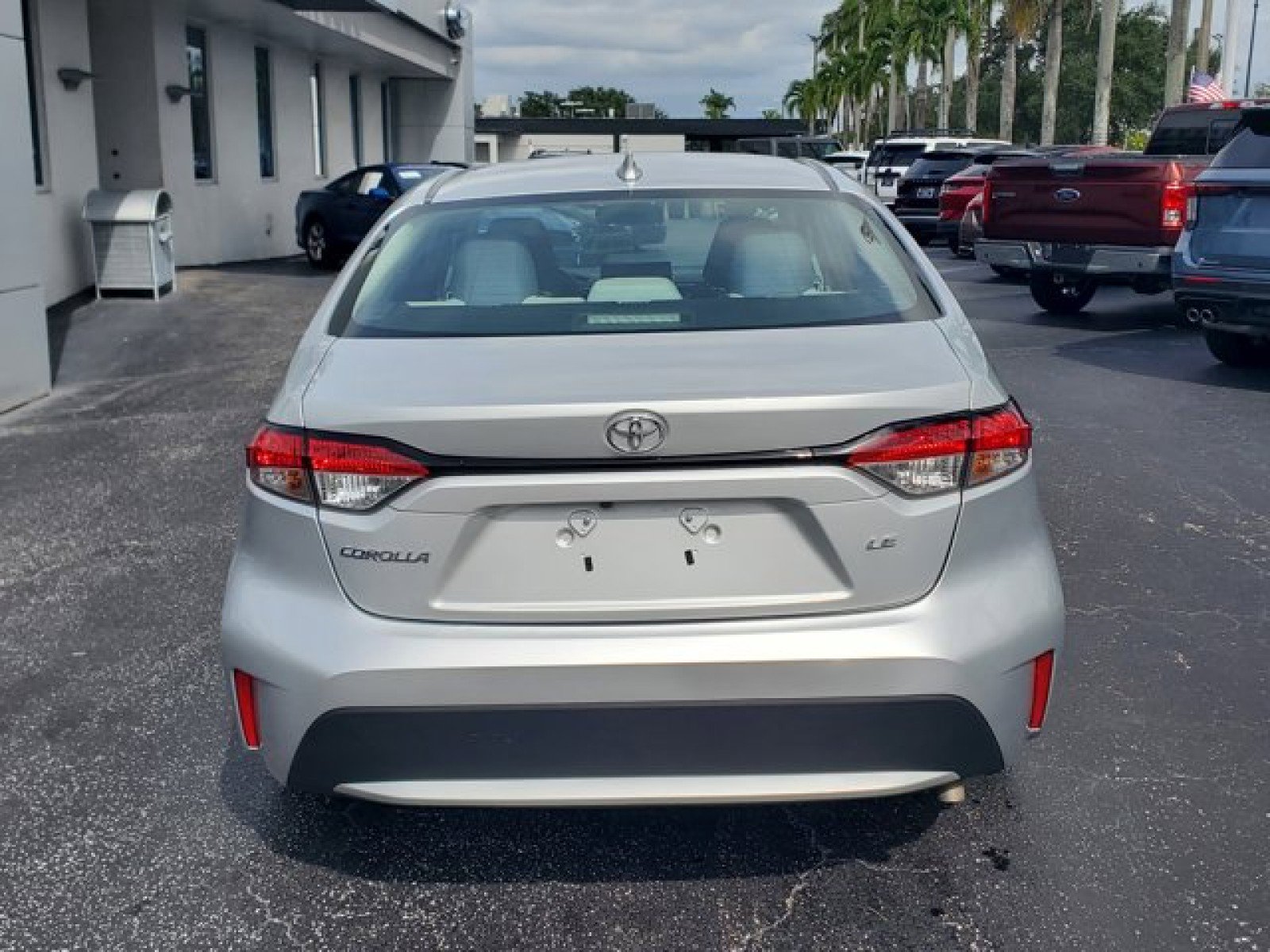 Used 2021 Toyota Corolla LE image 6