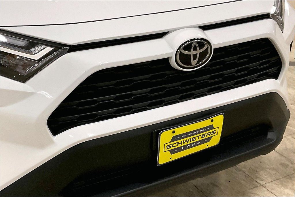 Used 2025 Toyota RAV4 LE AWD/4WD image 28