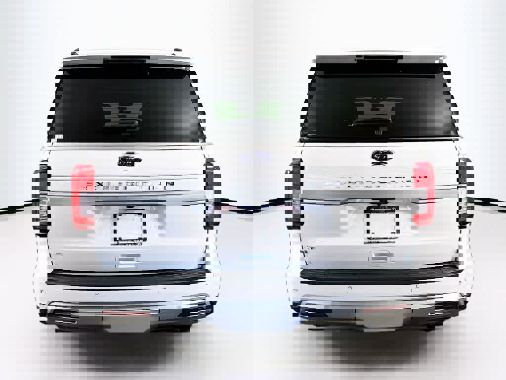 Certified 2024 Ford Expedition XLT image 5