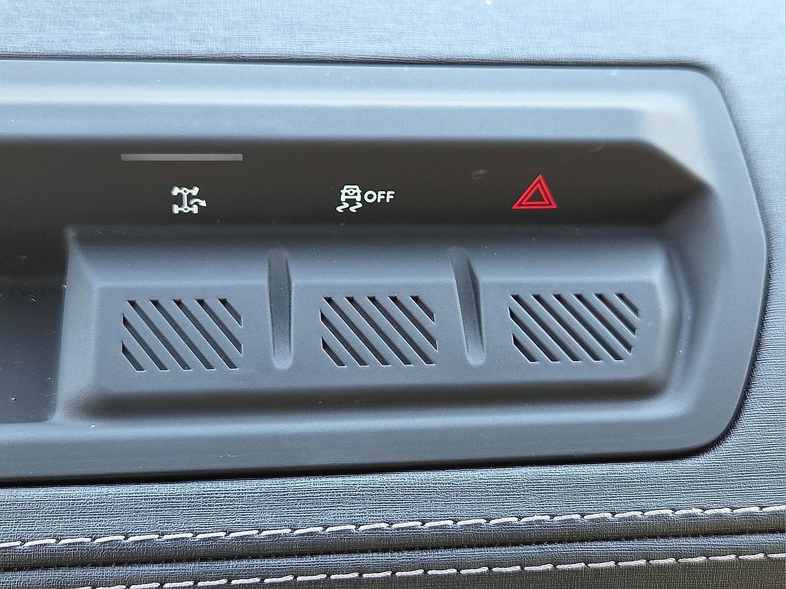 Certified 2025 Ford Bronco Outer Banks AWD/4WD image 19