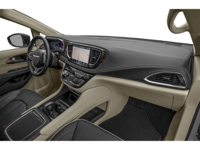 Used 2024 Chrysler Pacifica Limited w/ S Appearance Package image 17