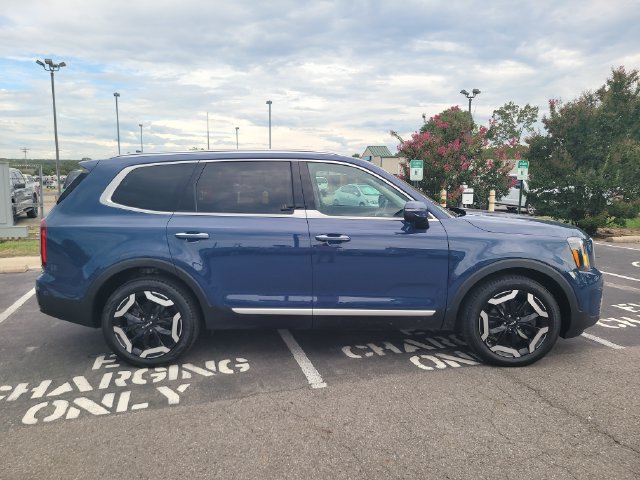 Used 2024 Kia Telluride S w/ S Sunroof Package FWD image 4