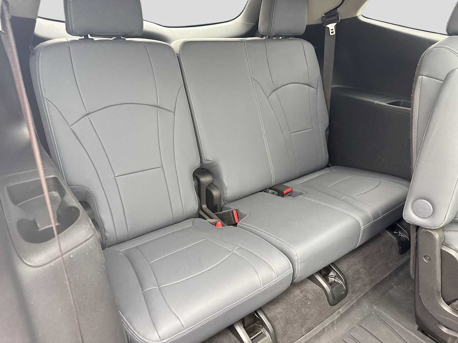 Used 2020 Buick Enclave Premium w/ Sun and Sites Package FWD image 20