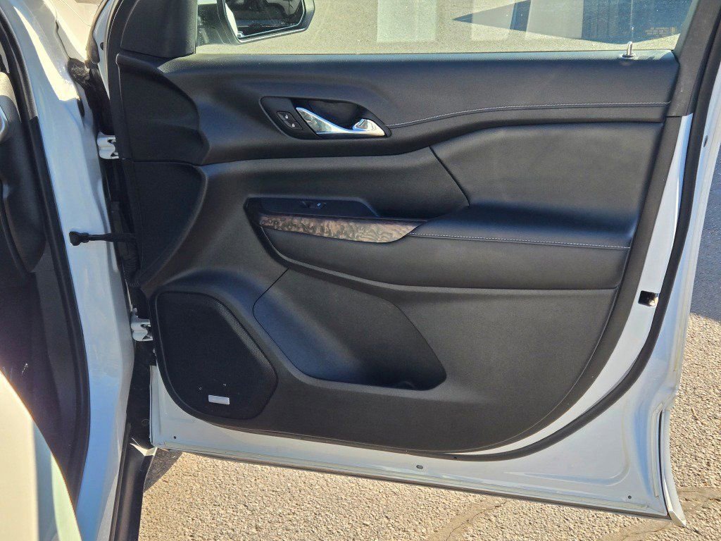 Used 2021 GMC Acadia Denali w/ Denali Ultimate Package image 8