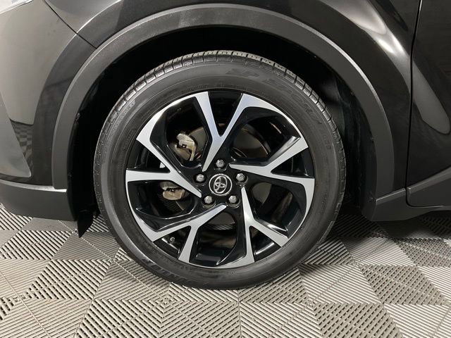 Used 2019 Toyota C-HR XLE image 10