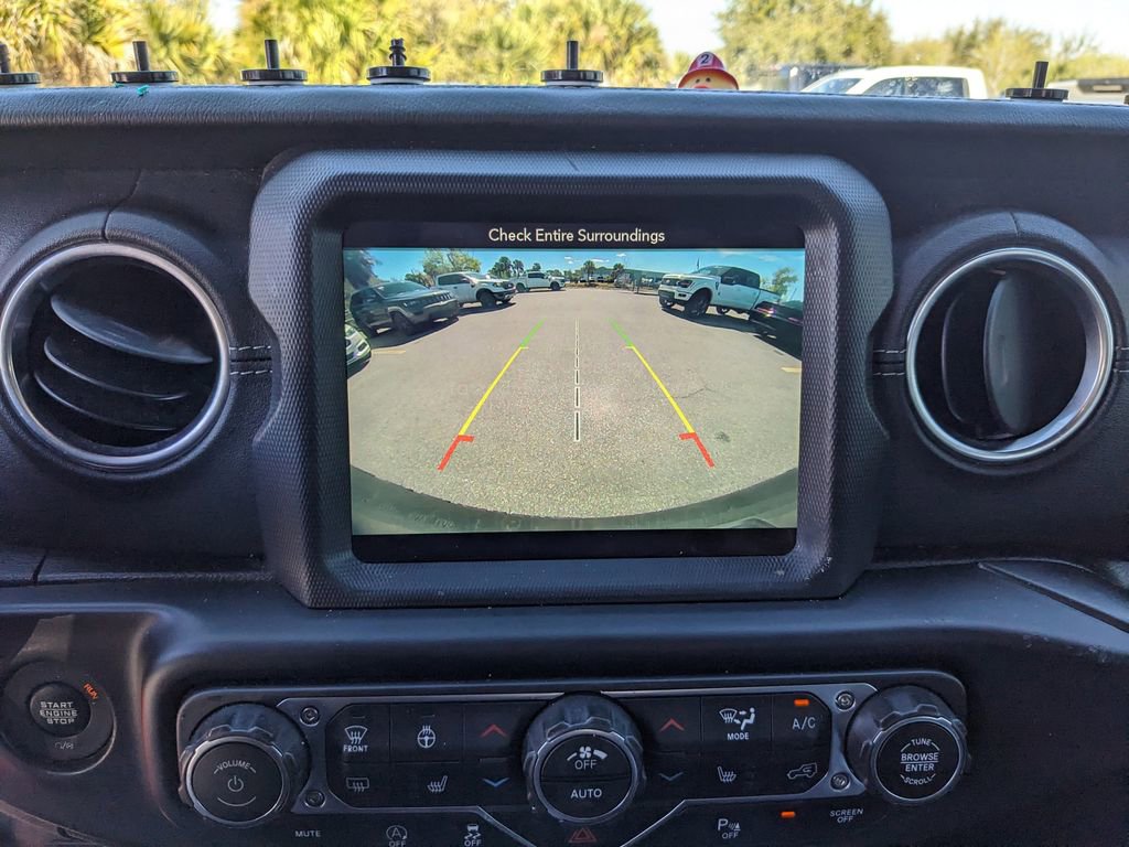 Used 2019 Jeep Wrangler Unlimited Sahara w/ Dual Top Group AWD/4WD image 21