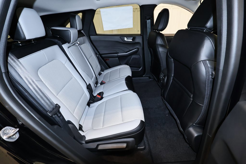 Certified 2024 Ford Escape SE image 31
