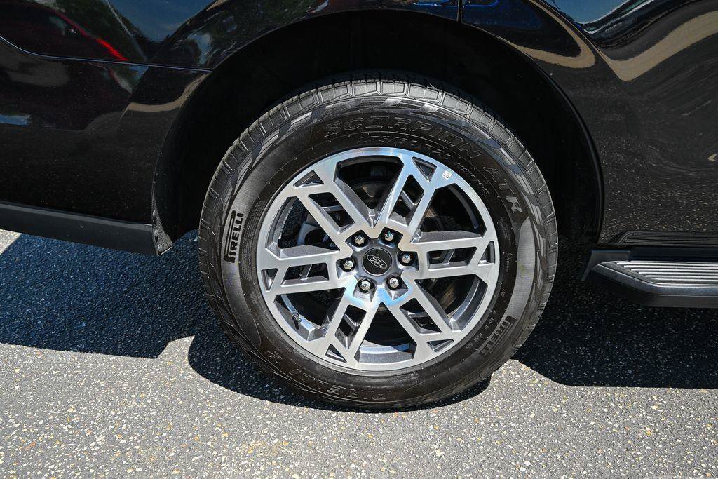 Certified 2025 Ford Expedition Active AWD/4WD image 14