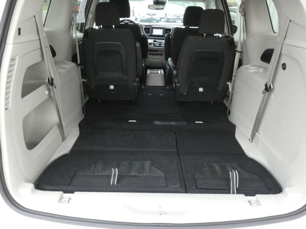 Used 2023 Chrysler Voyager LX FWD image 35
