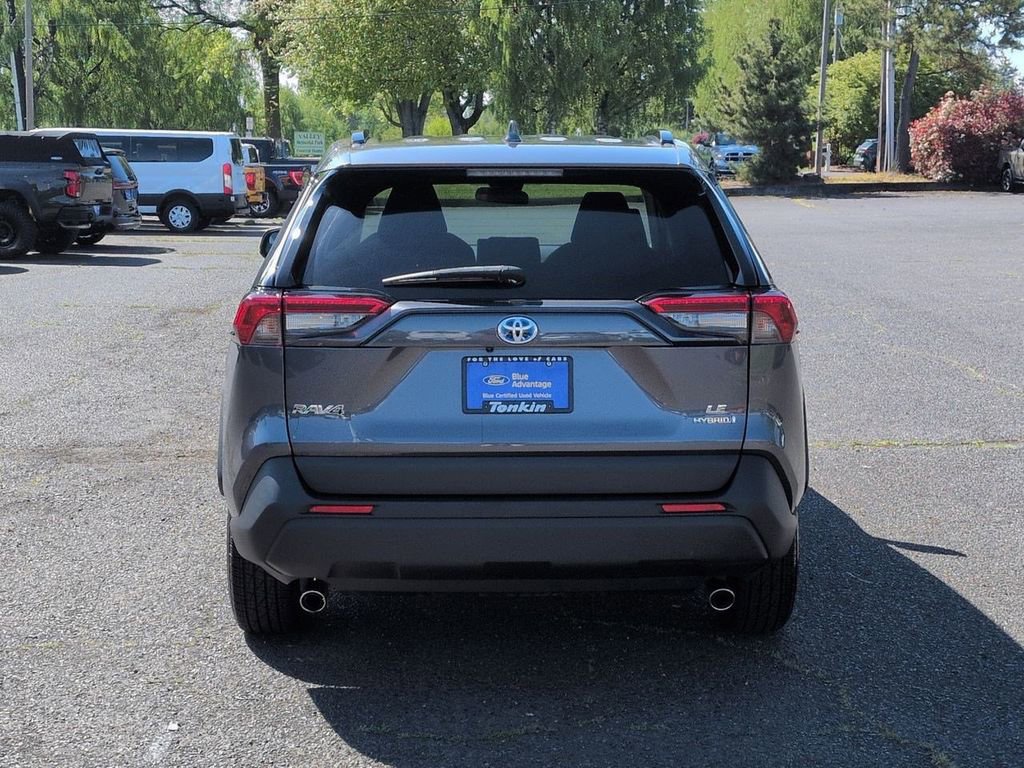 Used 2022 Toyota RAV4 LE AWD/4WD image 4