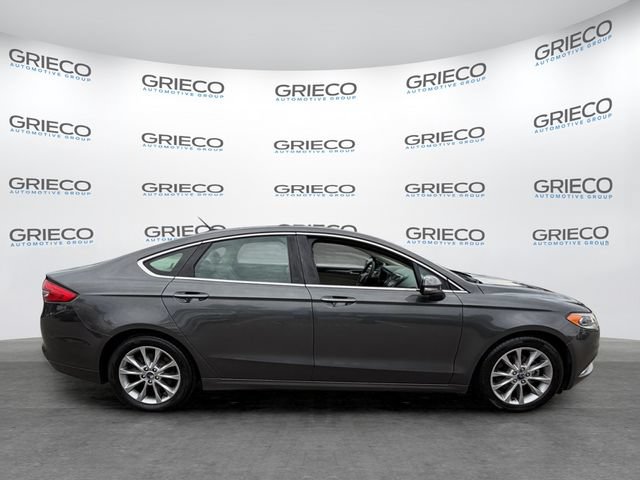 Certified 2017 Ford Fusion SE w/ Fusion SE Technology Package FWD image 8