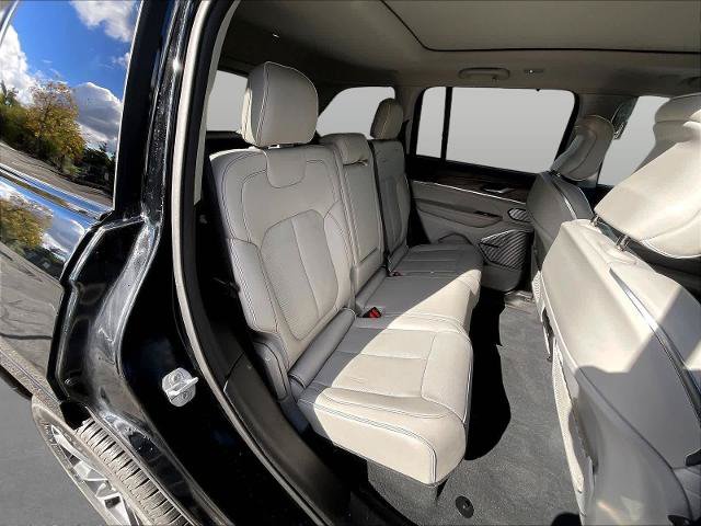 Used 2023 Jeep Grand Cherokee Overland w/ Luxury Tech Group IV AWD/4WD image 27