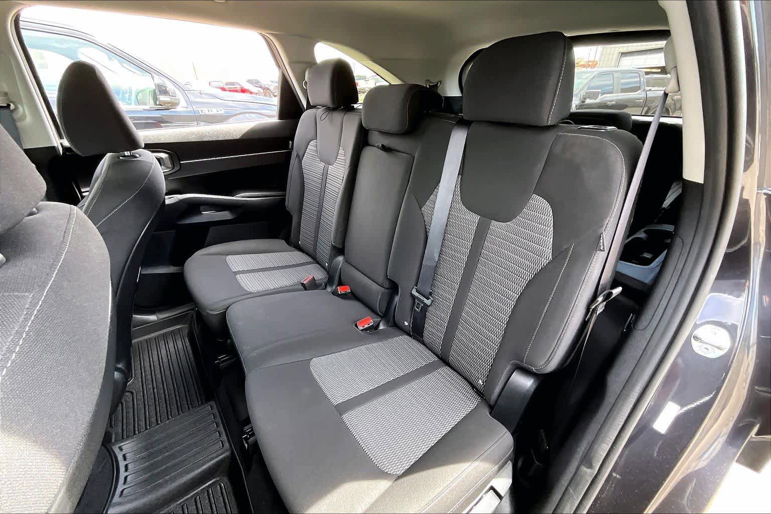 Used 2025 Kia Sorento LX FWD image 19