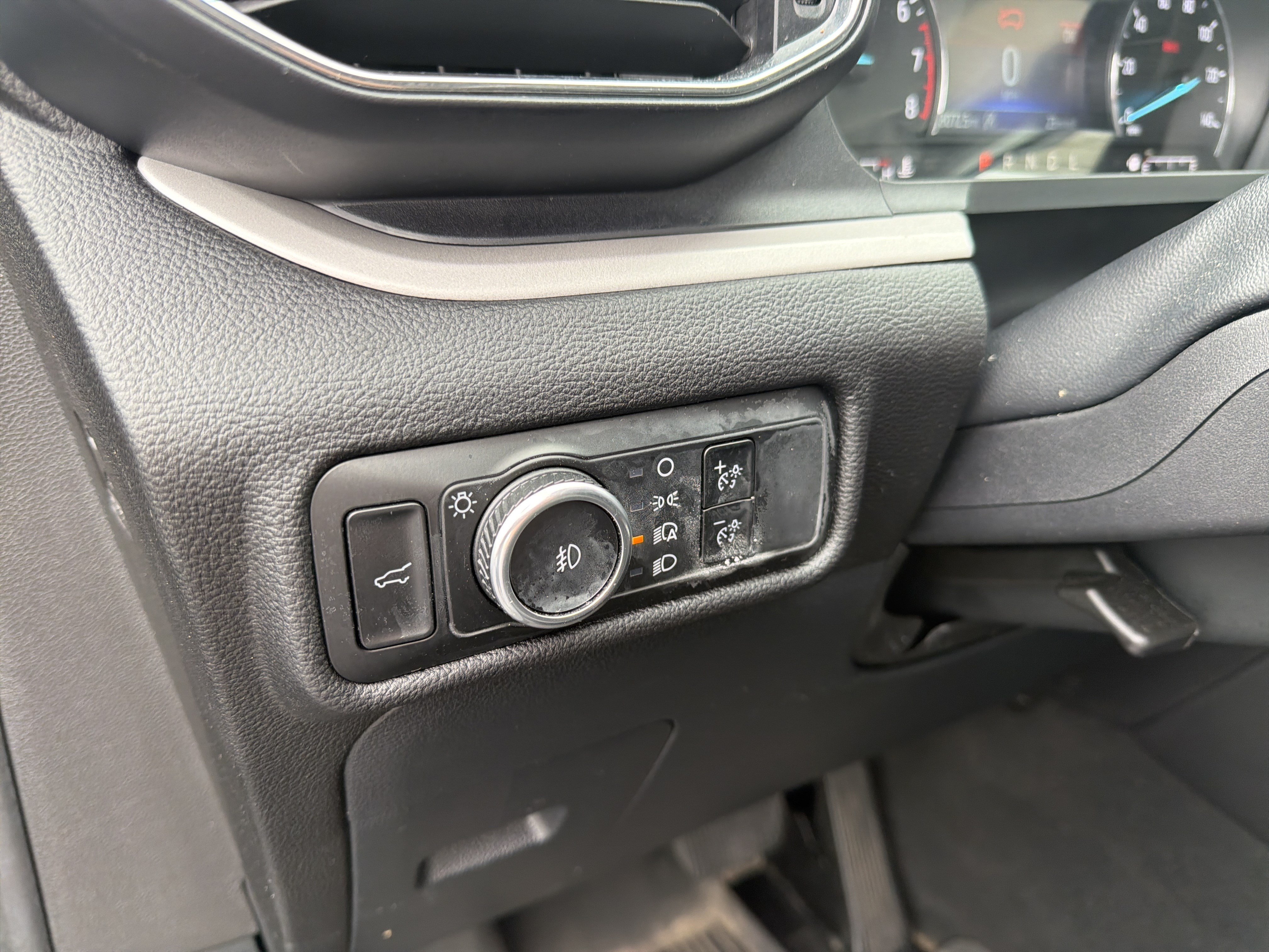 Certified 2024 Ford Explorer XLT w/ Equipment Group 202A AWD/4WD image 31