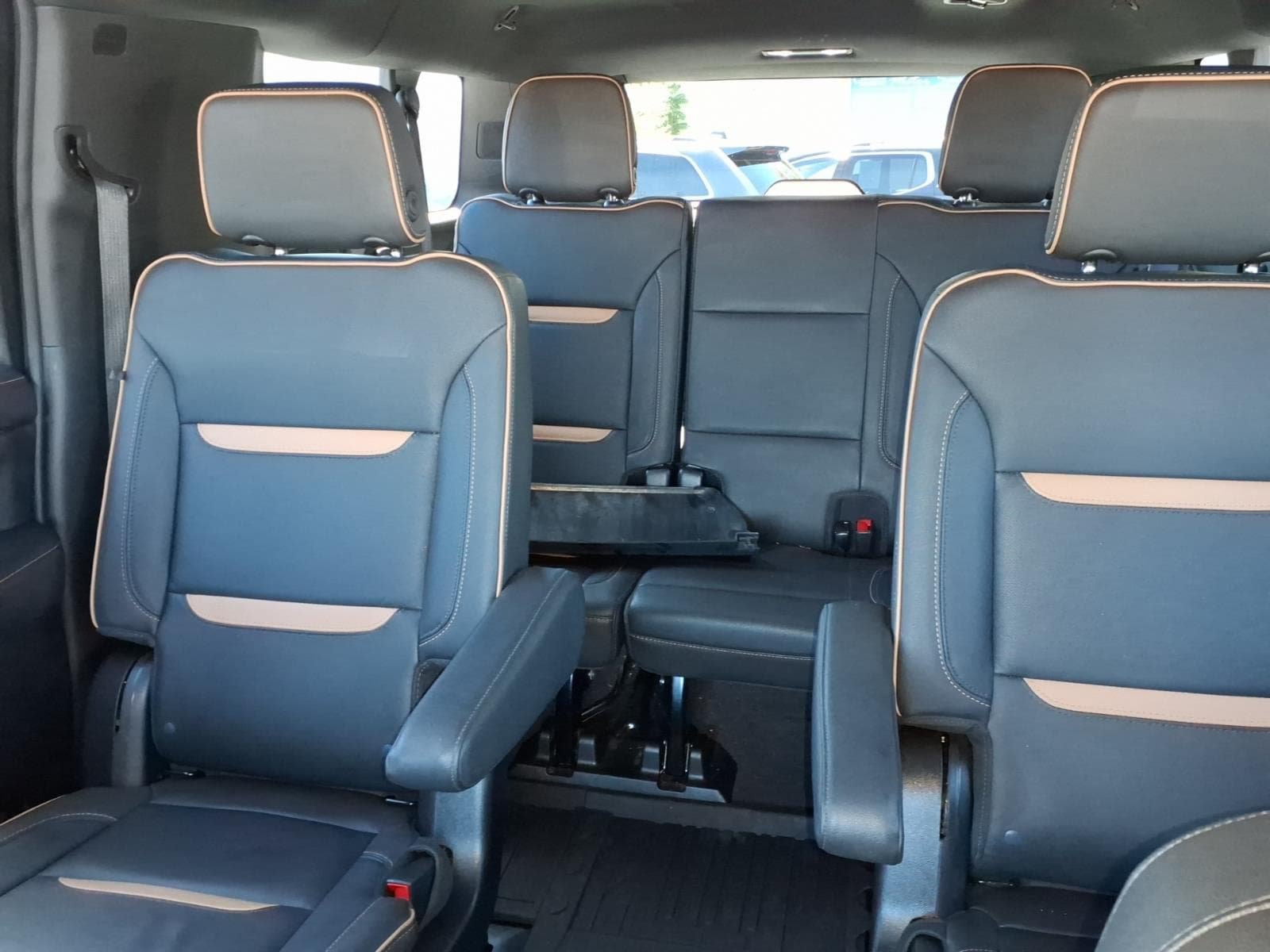 Used 2022 GMC Yukon XL AT4 AWD/4WD image 6