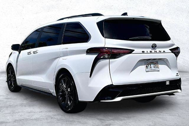 Used 2024 Toyota Sienna XSE FWD image 12
