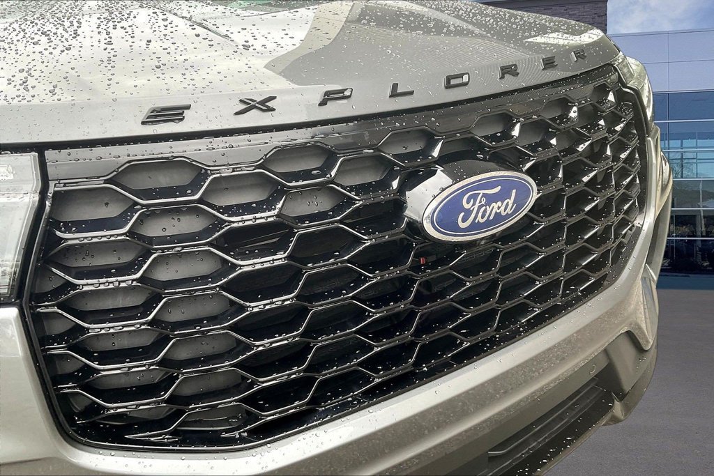 Certified 2025 Ford Explorer ST-Line AWD/4WD image 33