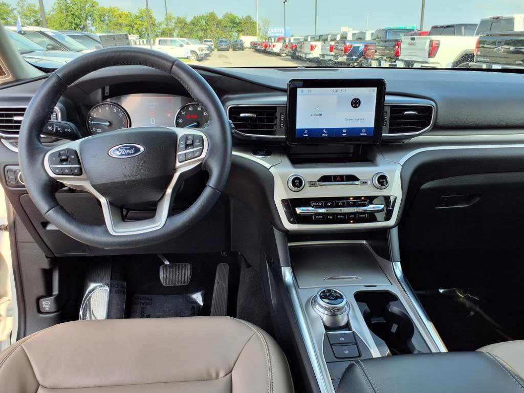Certified 2022 Ford Explorer XLT w/ Equipment Group 202A image 15