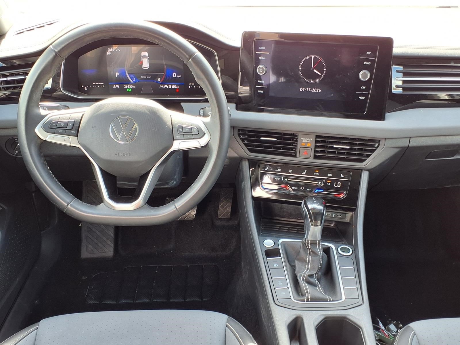 Used 2025 Volkswagen Jetta SE FWD image 12