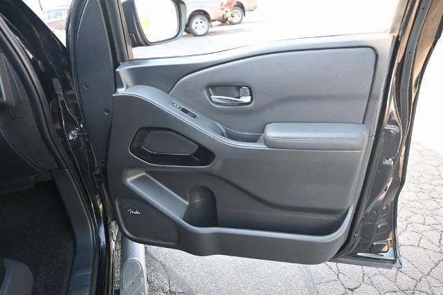 Used 2022 Nissan Frontier PRO-4X image 24