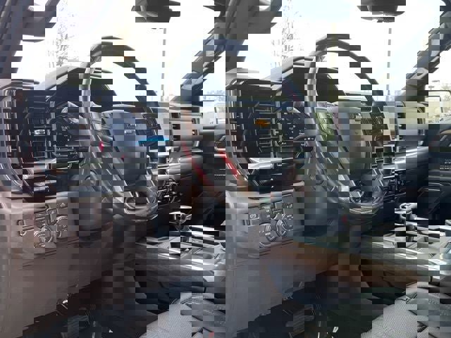 Used 2022 Chevrolet Silverado 1500 High Country w/ Technology Package image 25