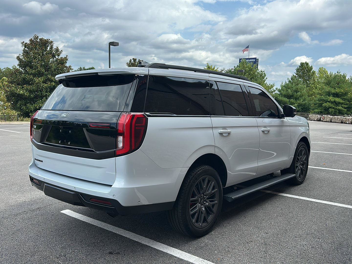 Certified 2025 Ford Expedition Platinum w/ Stealth Performance Package AWD/4WD image 5