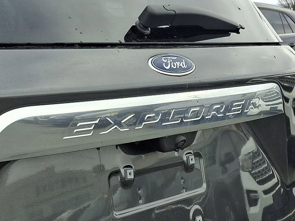 Certified 2020 Ford Explorer Platinum w/ Premium Technology Package image 34
