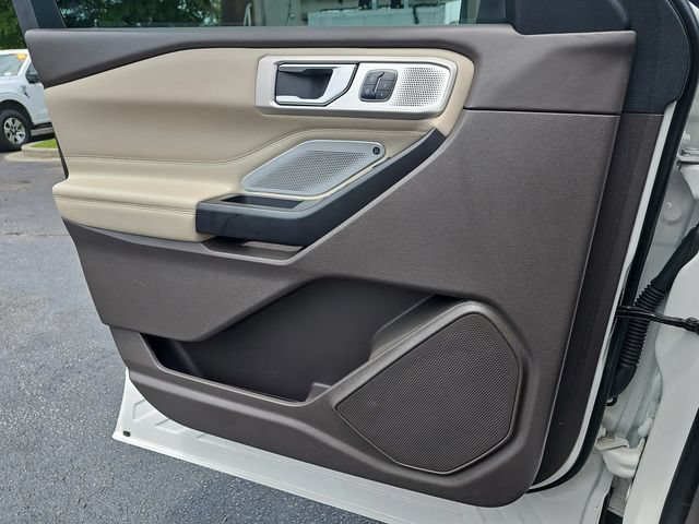 Certified 2020 Ford Explorer Platinum w/ Premium Technology Package AWD/4WD image 35
