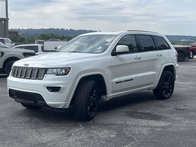 Used 2019 Jeep Grand Cherokee Altitude AWD/4WD image 9