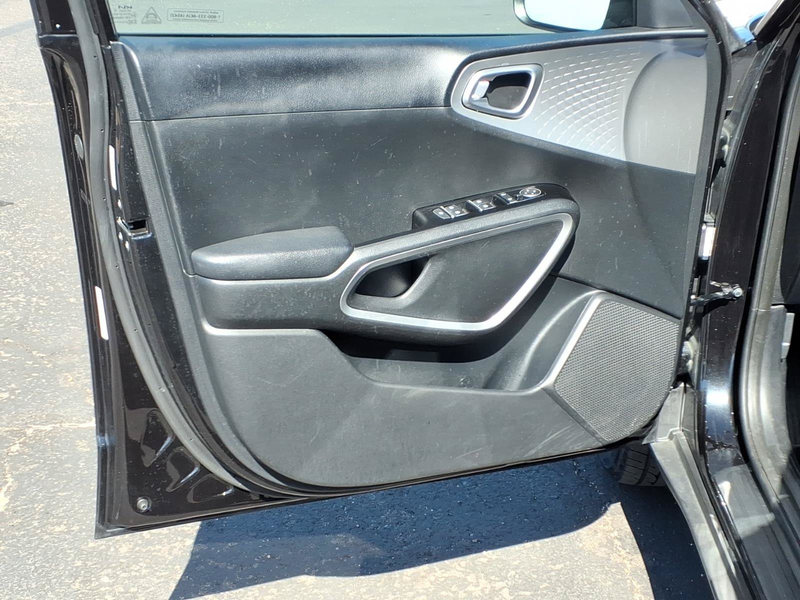Used 2025 Kia Soul LX w/ LX Technology Package FWD image 20