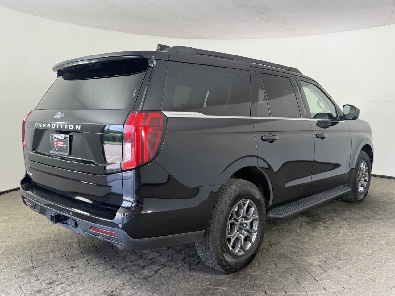 Certified 2025 Ford Expedition Active AWD/4WD image 9