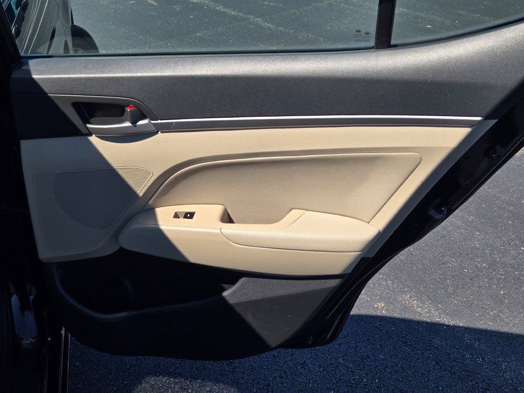 Used 2018 Hyundai Elantra SEL w/ Cargo Package FWD image 9