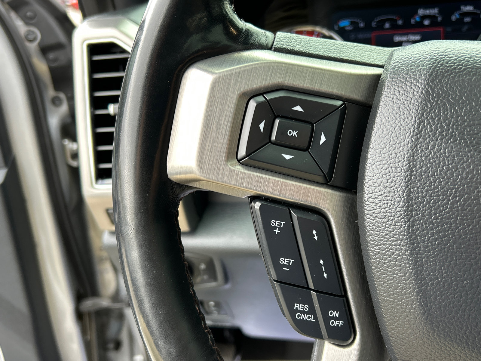 Certified 2022 Ford F350 Platinum AWD/4WD image 12