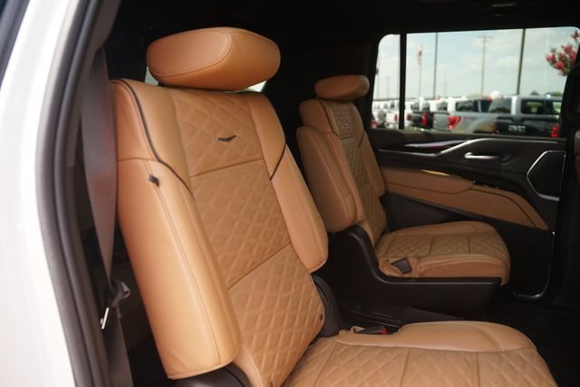 Used 2024 Cadillac Escalade ESV Premium Luxury w/ Performance Package AWD/4WD image 19