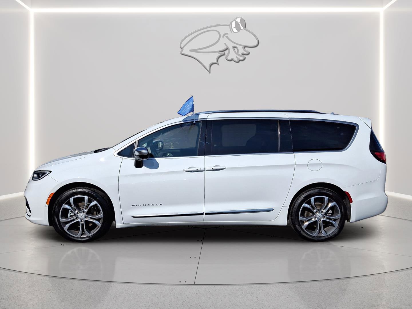 Used 2026 Chrysler Pacifica Pinnacle w/ Trailer Tow Group FWD image 7
