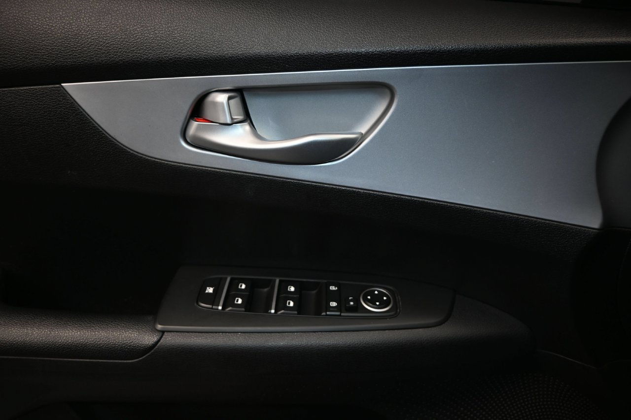Used 2023 Kia Forte LXS FWD image 25