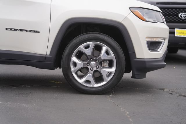 Used 2019 Jeep Compass Limited w/ Safety & Security Group AWD/4WD image 4