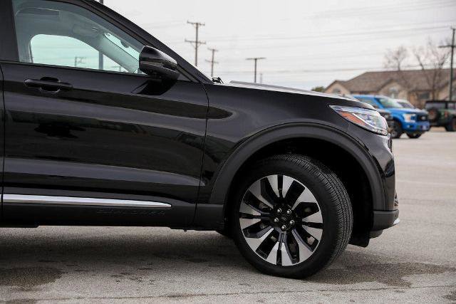 Certified 2025 Ford Explorer Platinum w/ LUX Leather Package AWD/4WD image 5