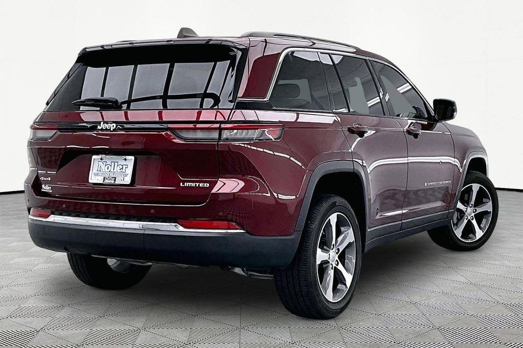 Used 2024 Jeep Grand Cherokee Limited AWD/4WD image 2