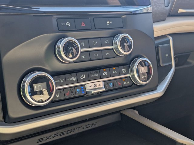 Certified 2024 Ford Expedition Limited image 29