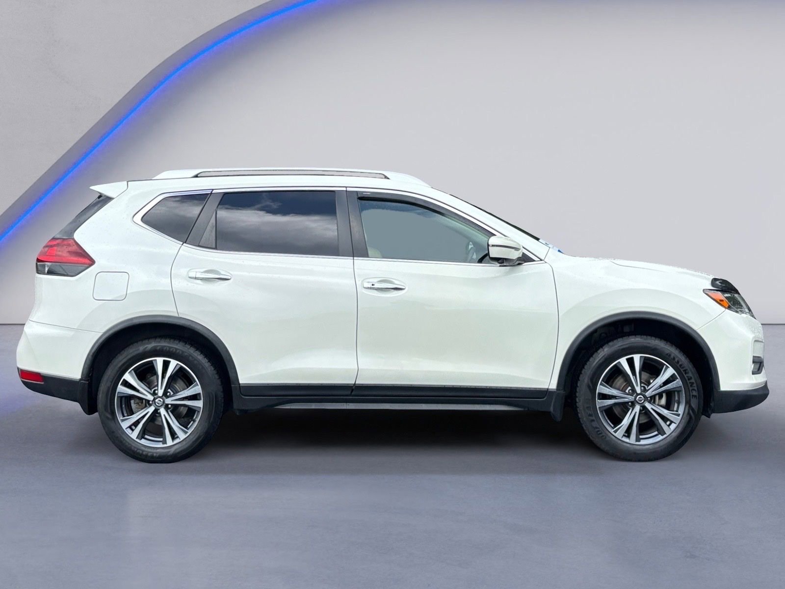 Used 2019 Nissan Rogue SV w/ Sun & Sound Touring Package FWD image 7