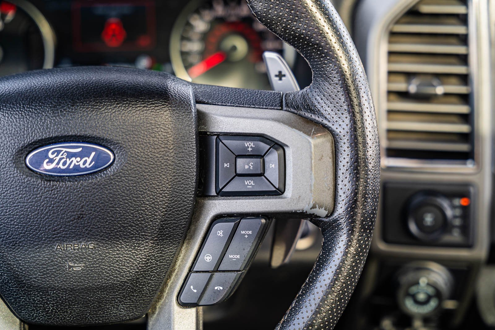 Certified 2018 Ford F150 Raptor w/ Equipment Group 802A Luxury image 26