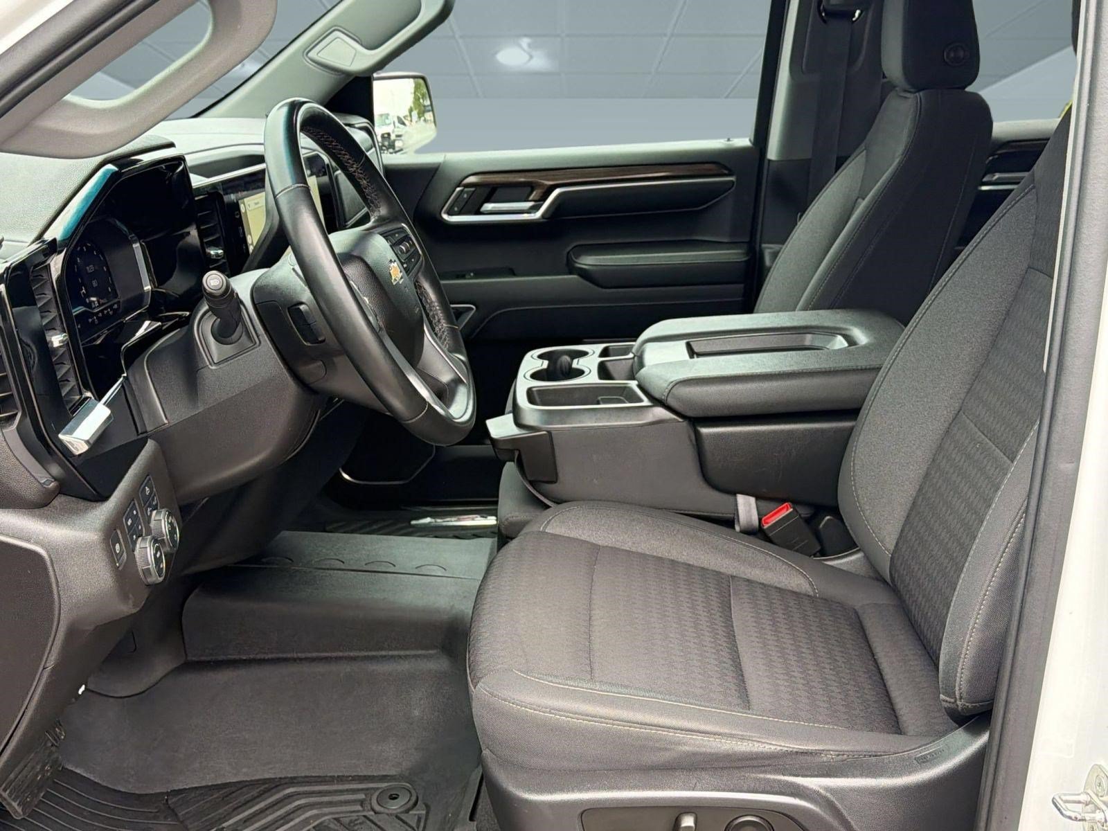 Used 2023 Chevrolet Silverado 1500 LT AWD/4WD image 5