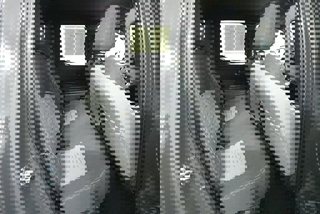 Used 2025 Toyota Tacoma TRD Off-Road image 27