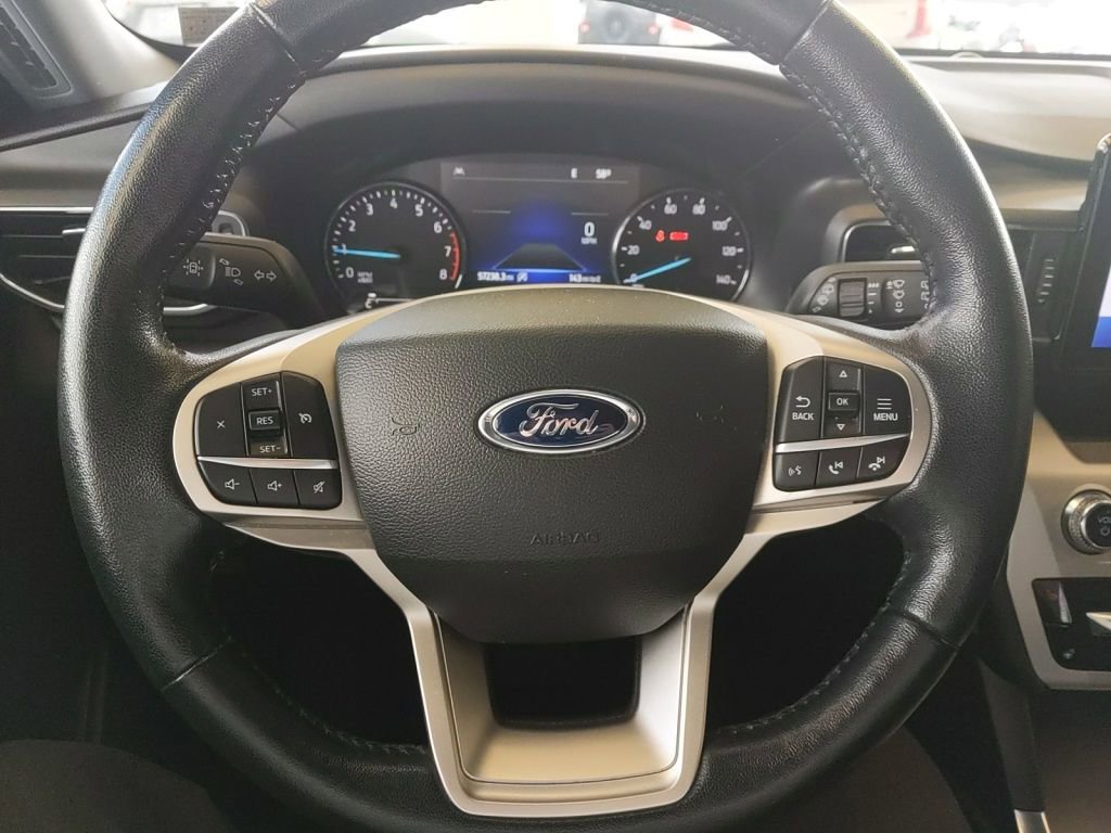 Certified 2022 Ford Explorer XLT w/ Equipment Group 202A AWD/4WD image 18