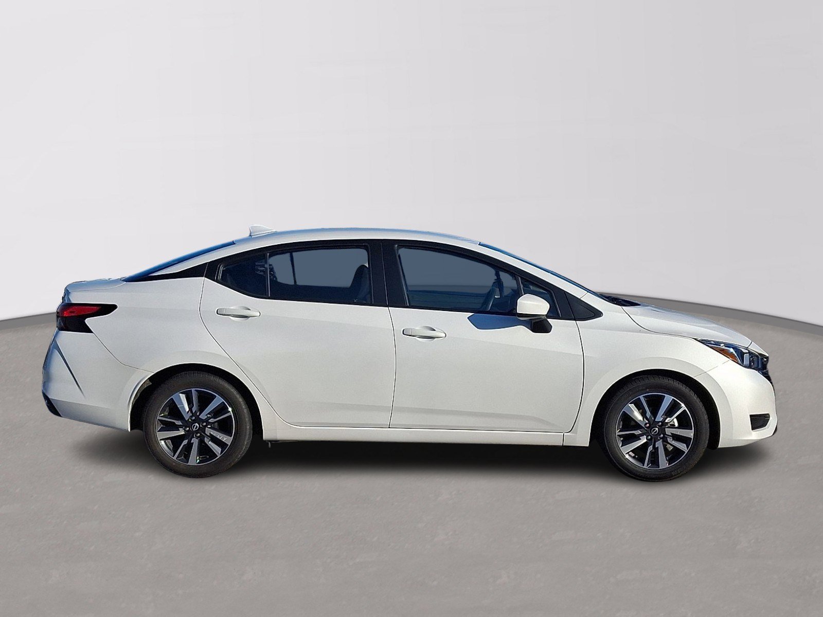 Used 2024 Nissan Versa SV image 7