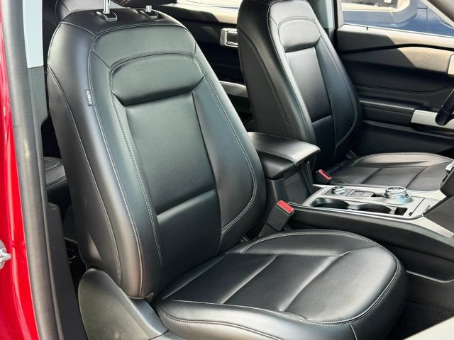 Certified 2022 Ford Explorer XLT w/ Equipment Group 202A AWD/4WD image 35