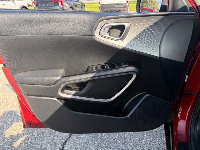 Used 2024 Kia Soul LX w/ LX Technology Package FWD image 11