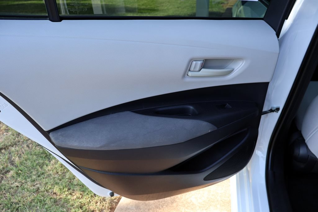 Used 2022 Toyota Corolla LE FWD image 23