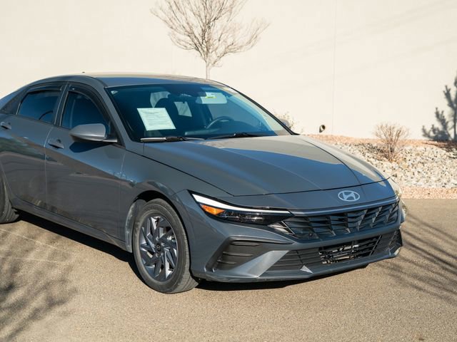 Used 2024 Hyundai Elantra Blue image 8